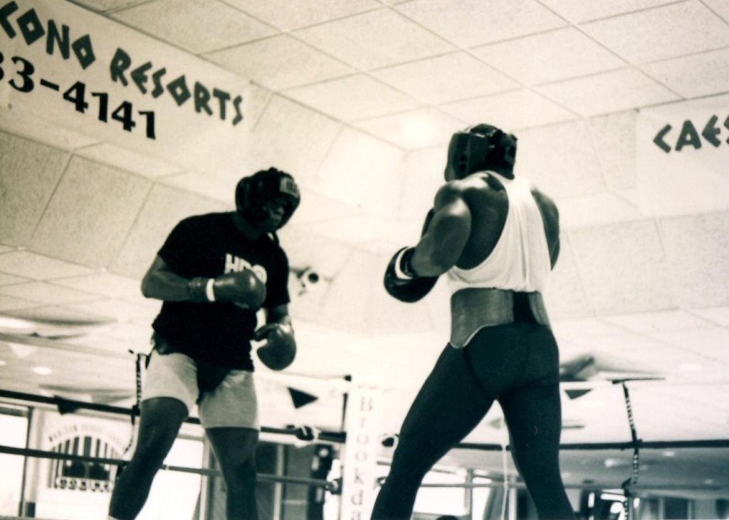 World Heavyweight champion Riddick "Big Daddy" Bowe training in the Poconos for his upcoming February 6, 1993 bout with Former Champion Michael "Dynamite" Dokes 