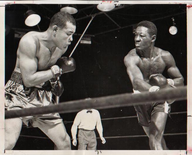 Joe Louis vs. Ezzard Charles on September 27, 1950 in New York (CLICK PHOTO TO VIEW FIGHT CLIP)