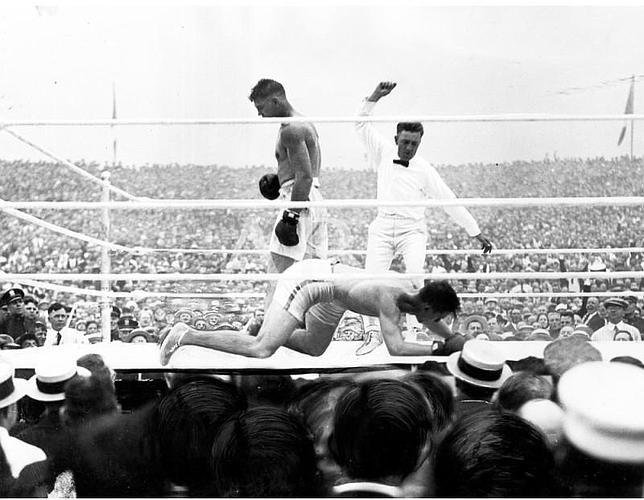 Dempsey knocking out Carpentier in 1921 (CLICK PHOTO TO VIEW FIGHT ACTION)