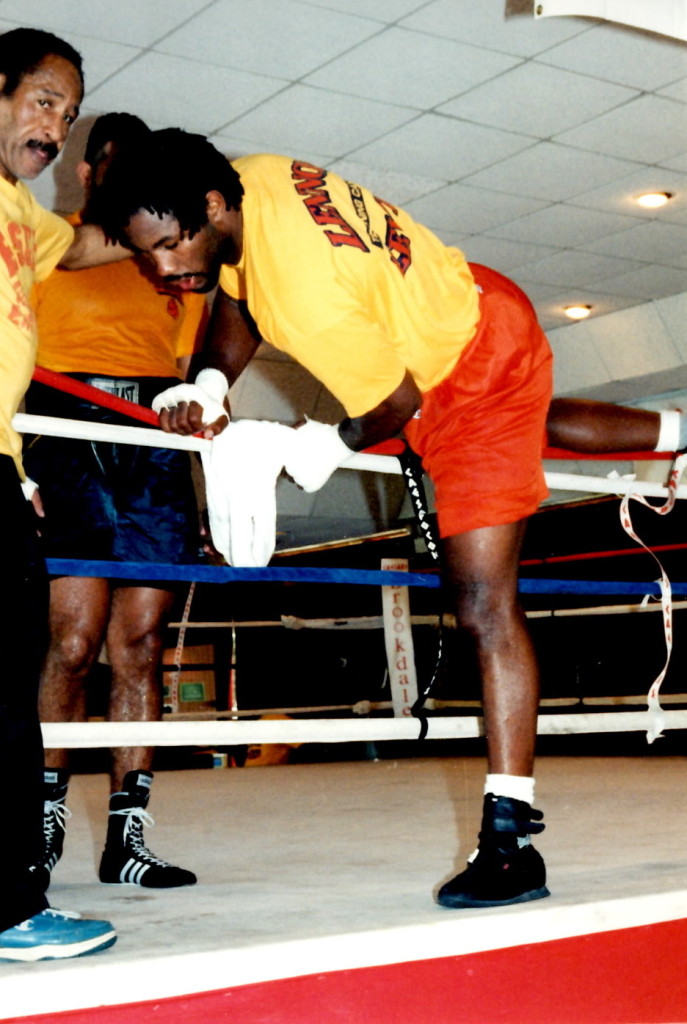 Lennox Lewis training for Tommy Morrison Bout * 9PHOTO BY ALEX RINALDI)