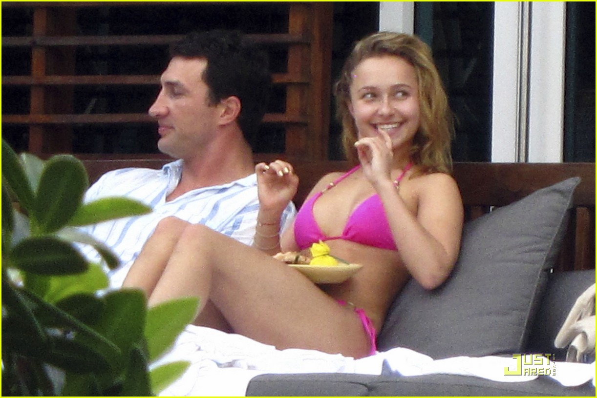 36689, MIAMI, FLORIDA - Thursday December 31, 2009. **EXCLUSIVE** Hayden Panettiere spotted getting very friendly with Ukrainian heavyweight boxer, Wladimir Klitschko, while vacationing in Miami. The 20 year old "Heroes" hottie and the 33 year old Klitschko had lunch together poolside on their adjacent sun loungers whileÊPanettiere's personal bodyguard stood watch nearby. At one point the two were seen holding hands while flirting with one another the entire time.ÊKlitschko currently holds the IBF, WBO, IBO, and Ring Magazine world heavyweight title.Photograph: Ben Dome/Bret Thompsett, PacificCoastNews.com **FEE MUST BE AGREED PRIOR TO USAGE** **E-PUBLISHING REQUIRES ADDITIONAL FEES** UK OFFICE: +44 131 557 7760/7761 US OFFICE: 1 310 261 9676