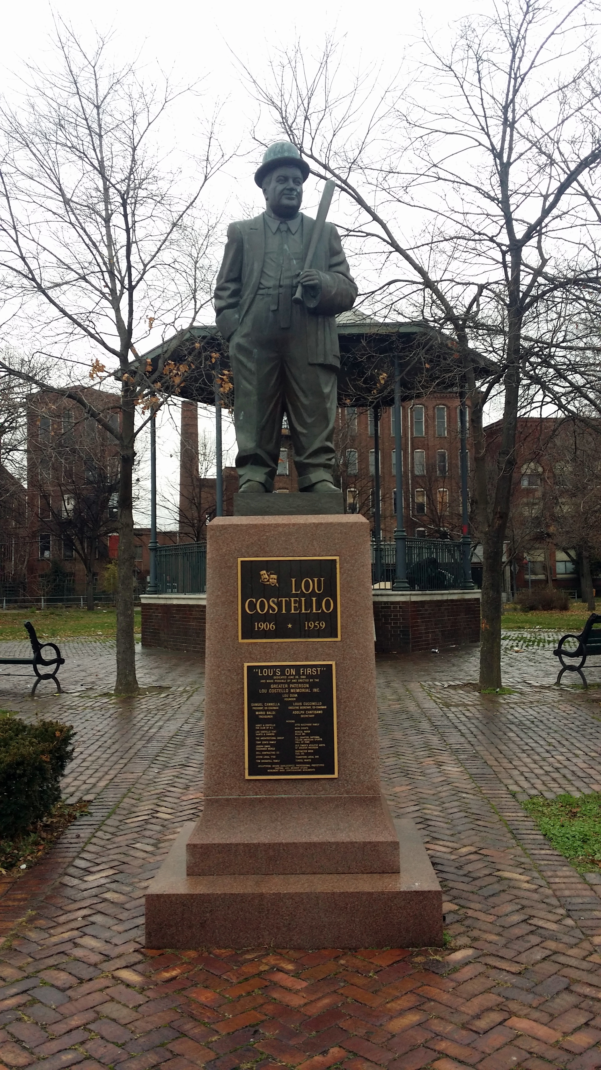 Lou Costello Statue (PHOTO BY ALEX RINALDI)