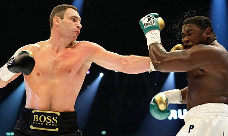 Vitali Klitschko wallops Samuel Peter with a left hand to the face.