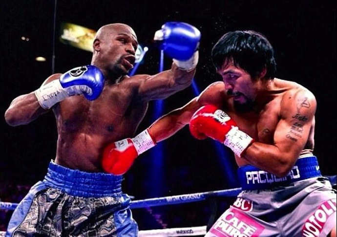 Floyd Mayweather Jr. (L) battles Manny Pacquiao-in 2015