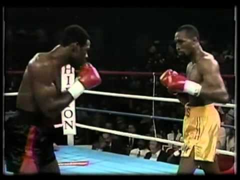 Barkley (L) and Hearns (R) looking for an opening in their first fight June 6, 1988 when Barkely knocked out the "hit Man" in the third round to capture the WBC Middleweight Title. (CLICK PHOTO TO VIEW VIDEO OF FIGHT)