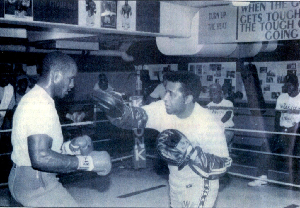 Michael Moorer (L) working out with KRONK trainer Emanuel "Manny" Steward