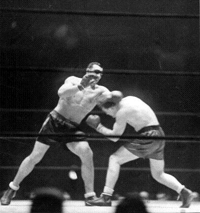 Primo Carnera squaress off against Ernie Schaaf.