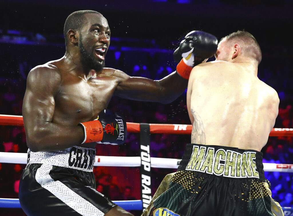 Terence Crawford (L) delivers a punch to Egidijus Kavaliauskas (R).