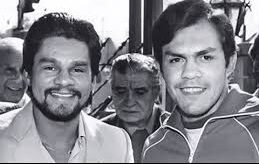 Roberto Duran and Pipinio Cuevas before their 1983 fight.