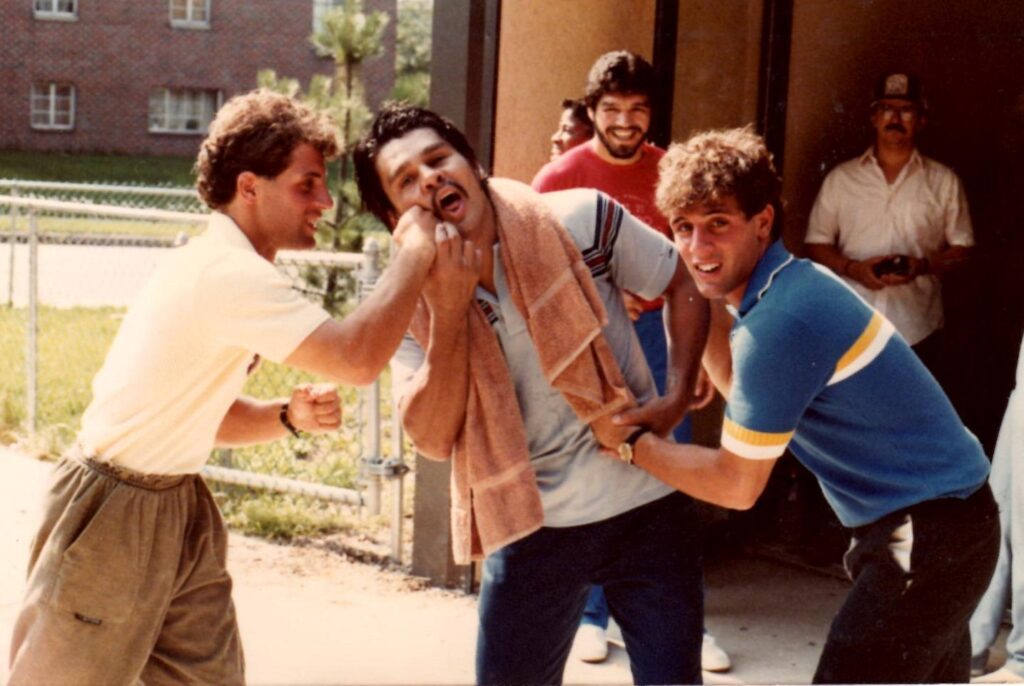 Roberto Duran (C) with the Boxing Twins training in 1982.