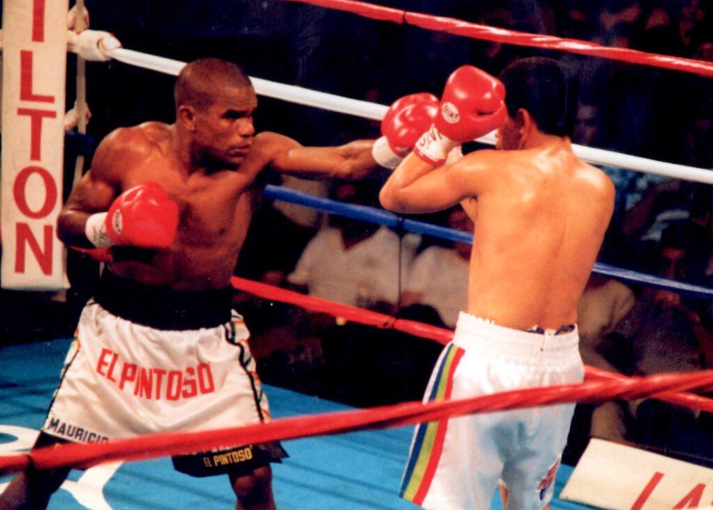 Carlos Murillo (L) defeats Carlos Murillo (R) at the Las Vegas Hilton, Las Vegas, Nevada, to capture the vacant International Boxing Federation (IBF) World Light Fly Title. (PHOTO BY ALEX RINALDI)