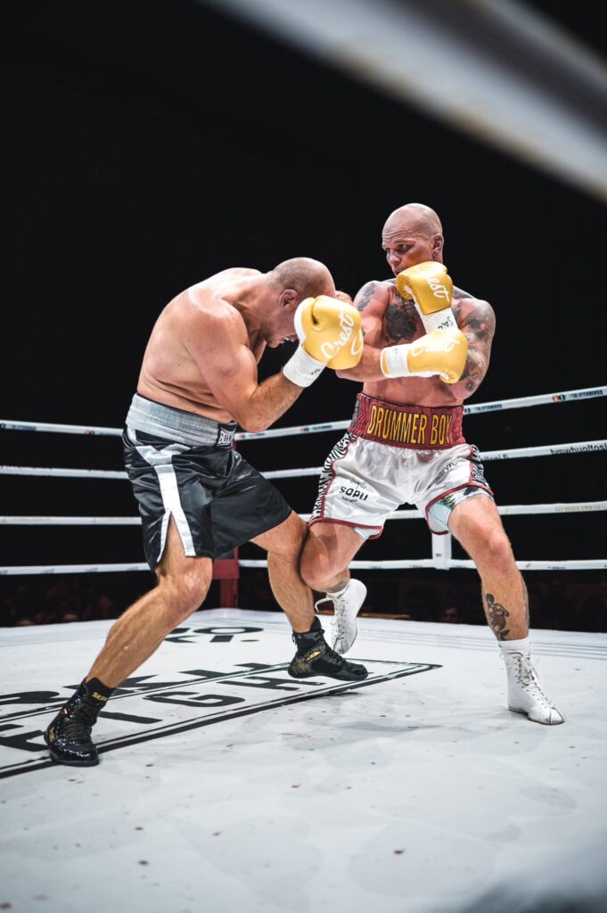 Niklas Rasanen (R) punches away at Adnan Deronja (L).