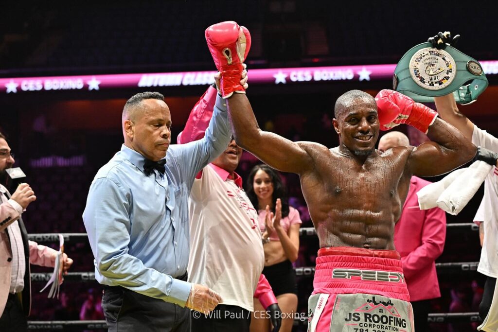 Rashidi Ellis raises hand after great victory (photo by CES).