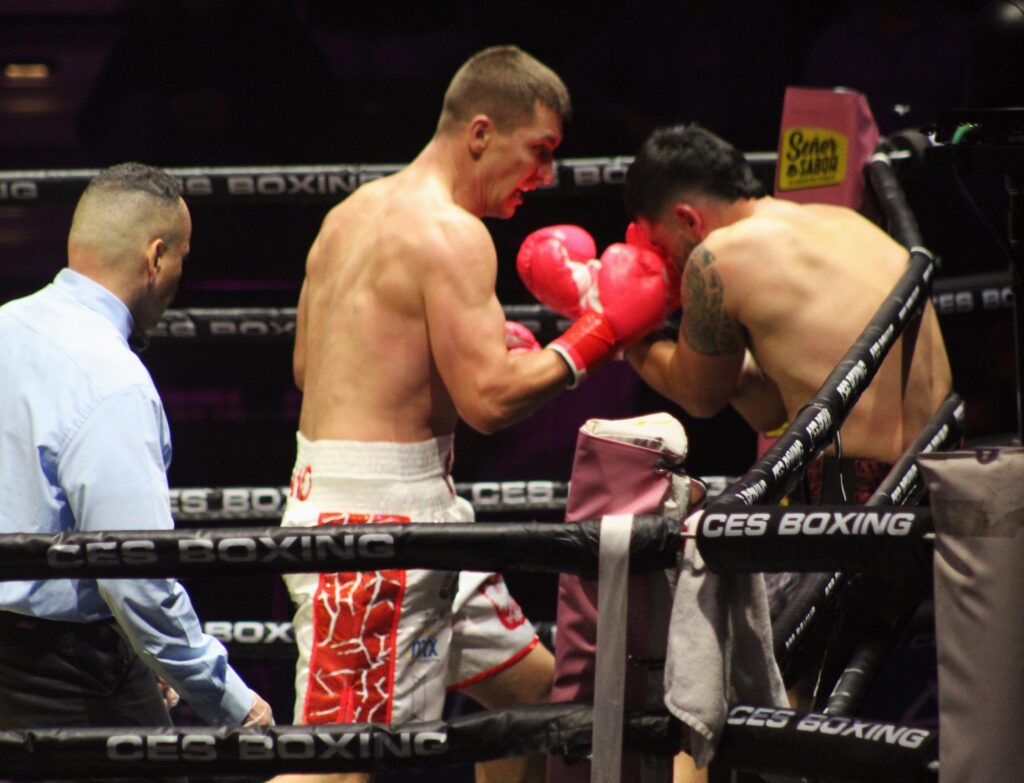 Slawomir Bohdziewicz (L) attacks Cesar Lopez Ugarte (R) . (Photo by Laila Lang).