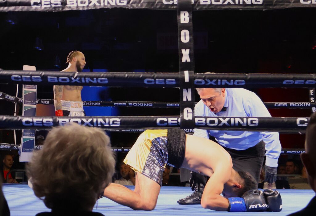 Mykquan Williams waits as Guillermo Leonell Crocco takes a count.