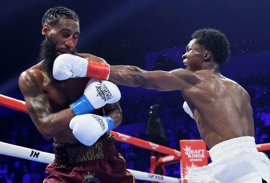 Mason (R) lands a hard right jab to Bell's jaw.