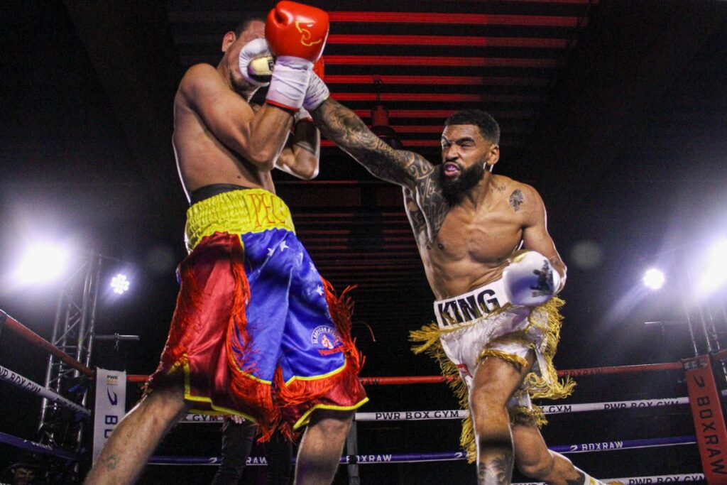 Freddie Kiwitt (R) attacks Jose Arcon (L).